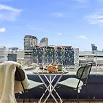 Chic Apartment By Southern Cross Free Parking