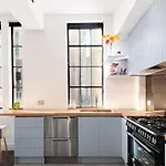 Spacious Designer Warehouse Melbourne Cbd Apartment