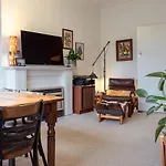 Two Bedr Art Deco Flat - East Melb - 5Min To Mcg