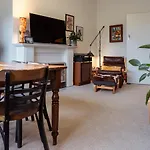 Two Bedr Art Deco Flat - East Melb - 5Min To Mcg