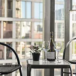 Stunning Apartment At Marvel Stadium With Parking & Amenities