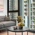 Stunning 2Br Apartment In Melb Cbd With Pool And Gym