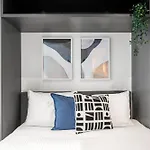 Stunning 2Br Apartment In Melb Cbd With Pool And Gym