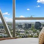 City Center 2Br With Stunning Views, Pool And Gym!