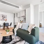 Stylish Southbank 2Br Apt With Bay Views, Pool And Gym