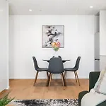 Stylish Southbank 2Br Apt With Bay Views, Pool And Gym