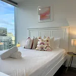 2 Bedroom 1 Bath, Free Parking, Southern Cross, Lvl 42