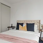 Luxury 2Br Apt Opposite Southern Cross