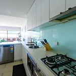 Luxurious Apartment In The Heart Of Docklands