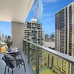 A Lux 2Br Apt With City Views Near Southern Cross