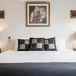 Staycentral - Thornbury Entertainer Townhouse