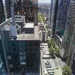 Stunning Top Floor City Views 2Br Gem, Central Cbd