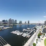 Waterfront View Luxury Escape 3Br Pool, Sauna, Gym