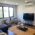 2Bedroom Tranquil Townhouse Close To City & Airport