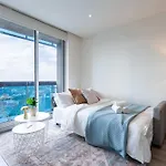 Modern 2B Apt With Free Parking In Cbd