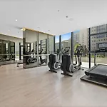 Melbourne City Oasis With High-End Amenity Apt