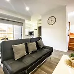 Quiet Cozy Townhouse 6 Mins To Airport And Shoping Mail