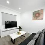 Quiet Cozy Townhouse 6 Mins To Airport And Shoping Mail