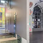 Stylish 2-Bed Apartment In Central Melbourne