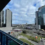 Executive 3 Bedroom Apartment In Southbank