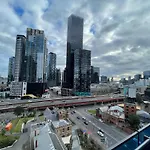 Executive 3 Bedroom Apartment In Southbank