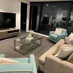 Executive 3 Bedroom Apartment In Southbank