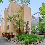 Stylish 1-Bed In The Heart Of South Yarra