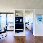 Jade - St Kilda Beach Views
