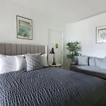 Experience The Buzzing Swanston Locale From Qv