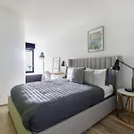 Experience The Buzzing Swanston Locale From Qv