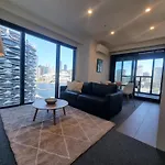 Marina Tower - Stunning Harbour & City View