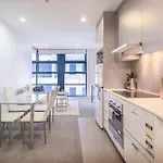 Fully Furnished 1Br In The Heart Of Mel Cbd