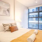 Fully Furnished 1Br In The Heart Of Mel Cbd
