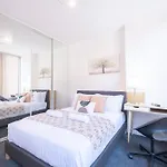 Prime Located 2Br1Ba Apt In Mel With Study