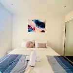 Amazing Views - 3 Bedrooms, Carpark, Gym & Pool