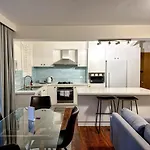 Chic Malvern Retreat, Ideal For Study, Relaxation, Fun