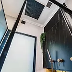 The Copper Bourke, 1 Br