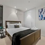 Relaxing Retreat At Albert Park With Free Parking