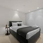 Relaxing Retreat At Albert Park With Free Parking