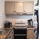 Modern Richmond 1Br Spot