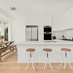 3-Bed Luxury Apt In Port Melbourne