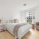 3-Bed Luxury Apt In Port Melbourne