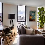 2Bed Apt - Collingwood Charm