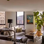 2Bed Apt - Collingwood Charm