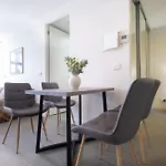 Best Location Melbourne Cbd 2Br Apt