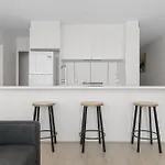 Modern 2Br Apt Panoramic Views & Free Parking