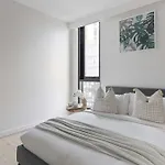 Modern 2Br Apt Panoramic Views & Free Parking