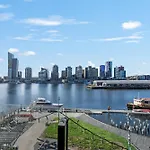 Spectacular Victoria Harbour Apartment Docklands