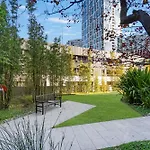 Spectacular Victoria Harbour Apartment Docklands