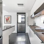 Spectacular Victoria Harbour Apartment Docklands